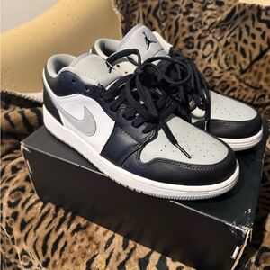 Jordan Men's Black and White Sneakers